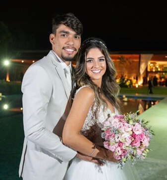 Maria Eduarda Fournier and Lucas Paqueta on their wedding day.